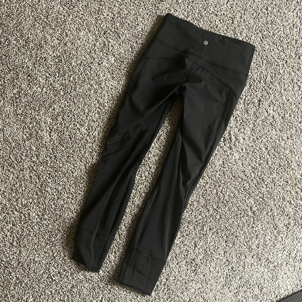 LULULEMON leggings with mesh on calves and light reflector above ankles